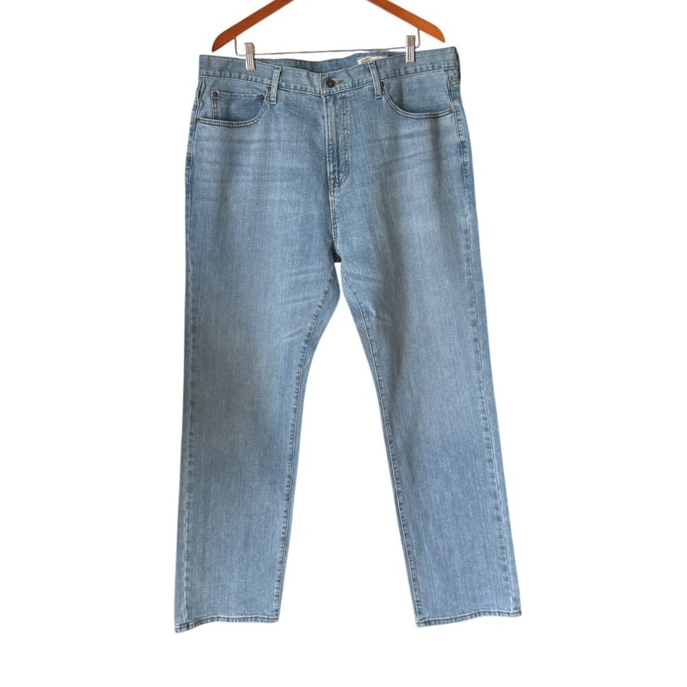 Cremieux Mens Relaxed Straight Fit Jeans Size 40/32 Light Wash Premium Denim